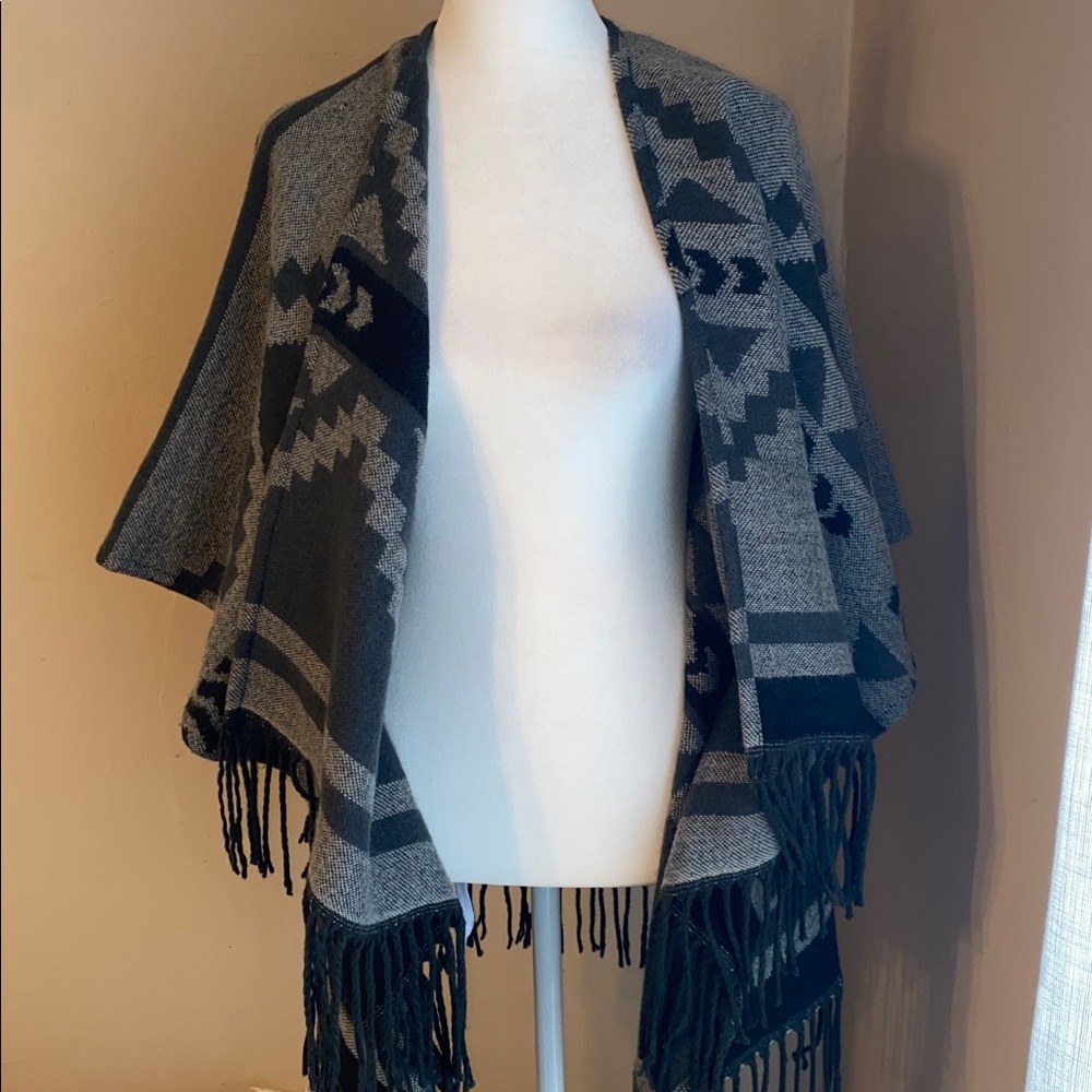 EUC HOLLISTER Southwestern BoHo Fringe Wrap XS/S